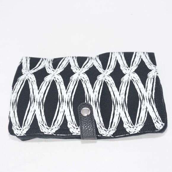 Thirty-one *BOGO FREE Sale* Black & White Patterned Wristlet - Picture 6 of 7